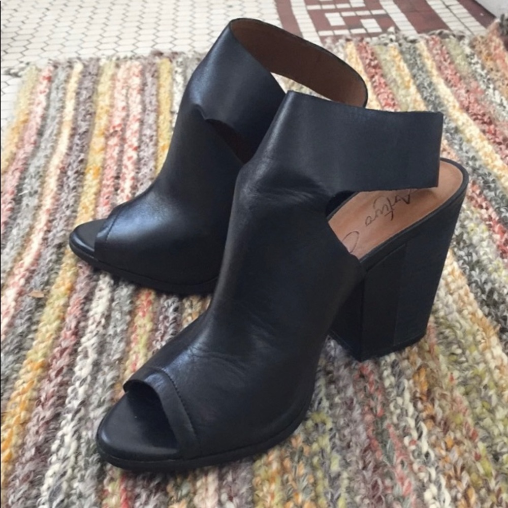 EUC Arturo Chiang Leather Heels